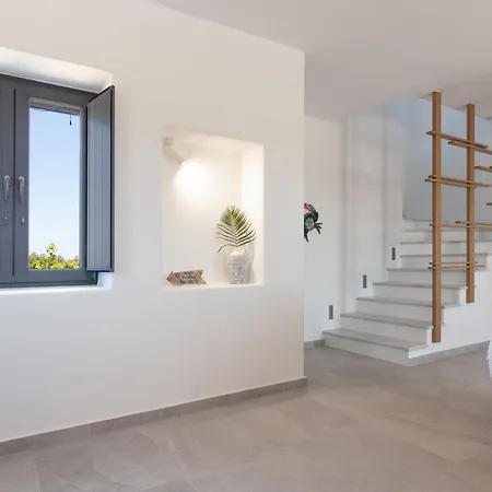 Isalos With Private Pool Naxos City