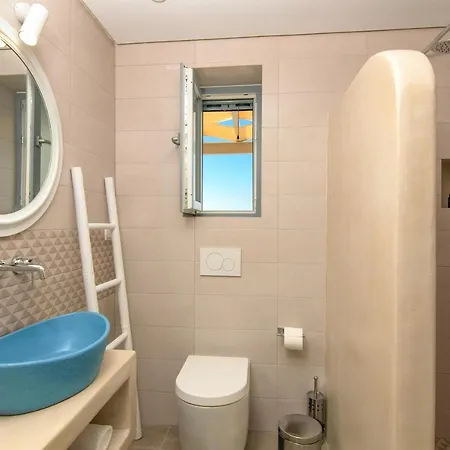 Isalos With Private Pool Naxos City