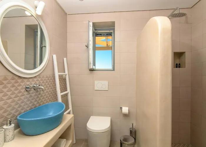 Isalos With Private Pool Naxos City